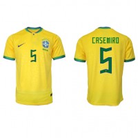 Camisa de time de futebol Brasil Casemiro #5 Replicas 1º Equipamento Mundo 2022 Manga Curta